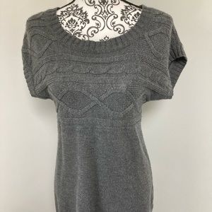 L.e.i - Junior - Size XL - grey short sleeve sweater.
